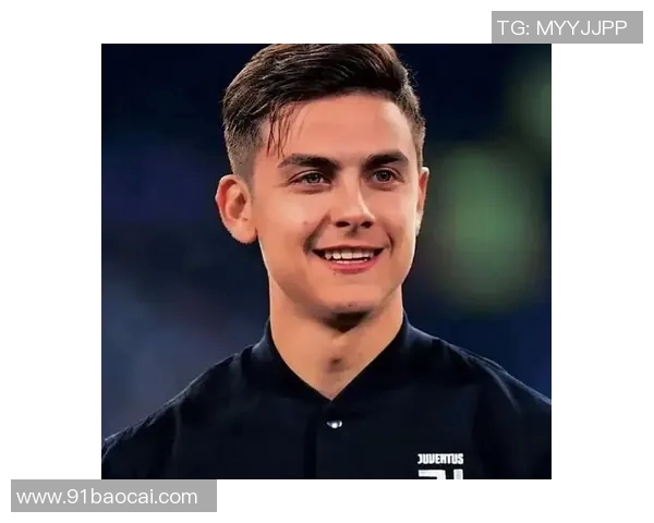 粉色足球明星头像女真人展现青春活力与运动魅力的完美结合