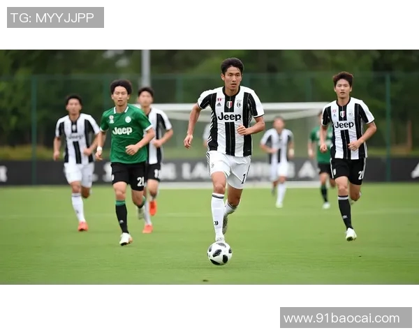 让足球明星的精彩瞬间吸引美女的目光一同感受运动的魅力与激情