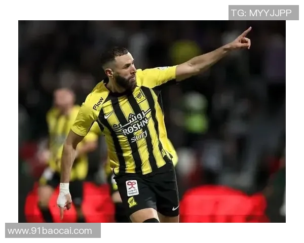 足球明星在场外的时尚选择穿西服的魅力与风格解析